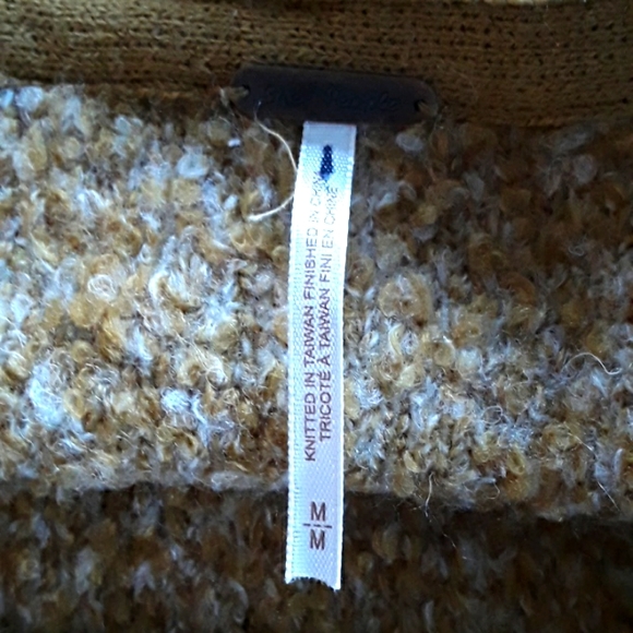 Free people sweater acrylic and a little wool size medium but really large - Picture 3 of 3